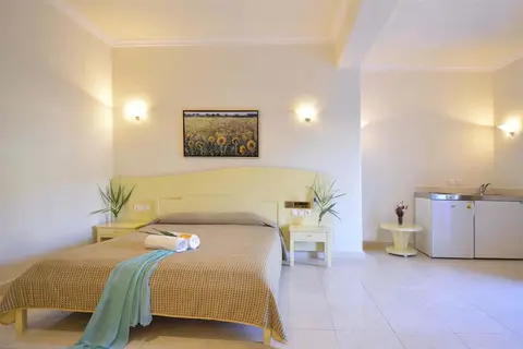 Petinos Hotel in Πλατύς Γιαλός — foto 8