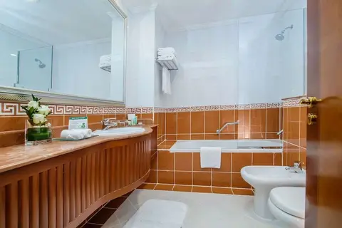 Grand Excelsior Hotel Bur Dubai in Dubai — foto 26
