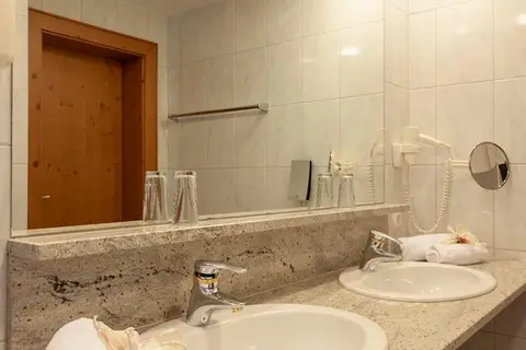Hotel Sonnschein in Hopfgarten im Brixental — foto 16