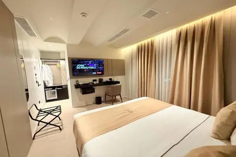 Central Inn Hotel in Tirana — foto 11