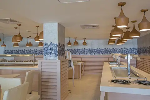 Odessa Beach Hotel in Παραλίμνι — foto 11