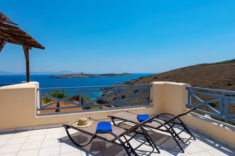 Sunrise Beach Suites in Αζόλιμνος — foto 10