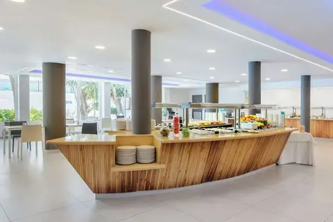 Hotel Vibra San Remo in Sant Josep de sa Talaia — foto 18