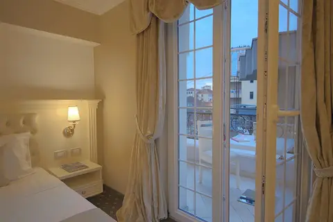 Lot Boutique Hotel in Tirana — foto 7