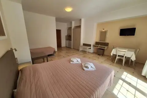Perla Beach in Agia Marina — foto 8
