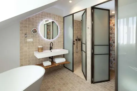 Atocha Hotel Madrid, Tapestry Collection by Hilton in Madrid