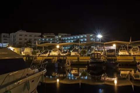 Tres Torres in Santa Eulària des Riu — foto 26