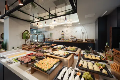 Blue Carpet Luxury Suites in Πευκοχώρι — foto 19