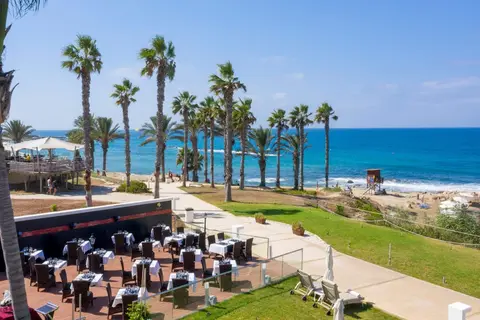 Alexander The Great Beach Hotel in Paphos — foto 16