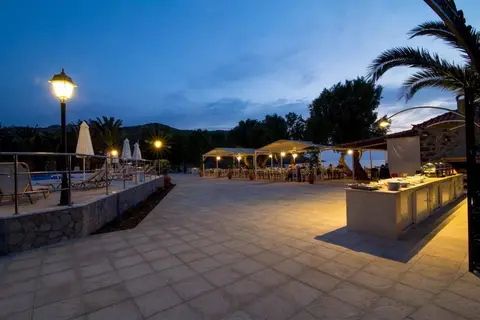Aphrodite Hotel in Μόλυβος — foto 19