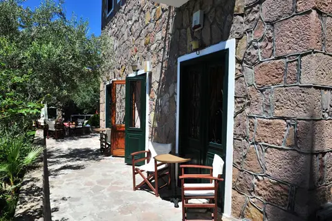 Amfitriti in Μόλυβος — foto 22