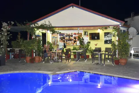 Anna Maria Apartments in Πέτρα — foto 15