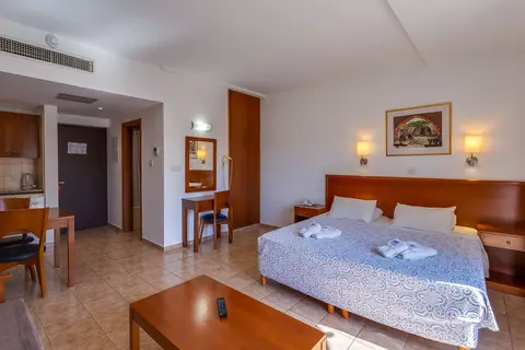 Tetyk Hotel Apartments in Παραλίμνι — foto 13