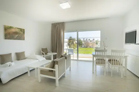 Liquid Hotel Apartments in Ayia Napa — foto 30