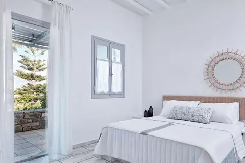 Mr & Mrs White Paros in Νάουσα — foto 4