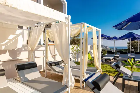 T Hotel Premium Suites in Vlichada, foto 26