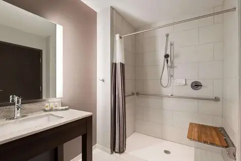 La Quinta Inn & Suites by Wyndham Orlando IDr in Orlando — foto 13