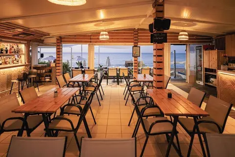 Esperides Beach Hotel Apartments in Κάτω Σταλός