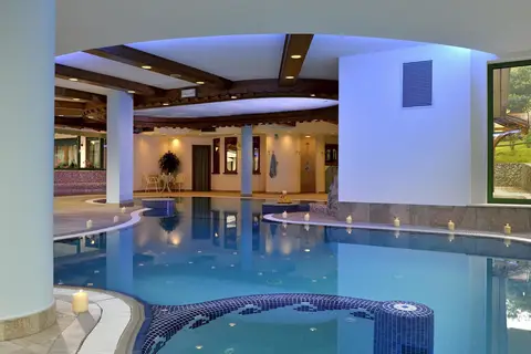 Tevini Dolomites Charming Hotel in Commezzadura — foto 48