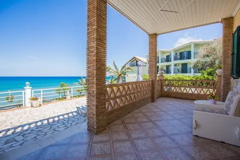 Laura Beach House in Alykanas — foto 11