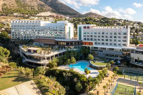 Fly & Go Higueron Hotel Malaga, Curio Collection by Hilton in Fuengirola — foto 41