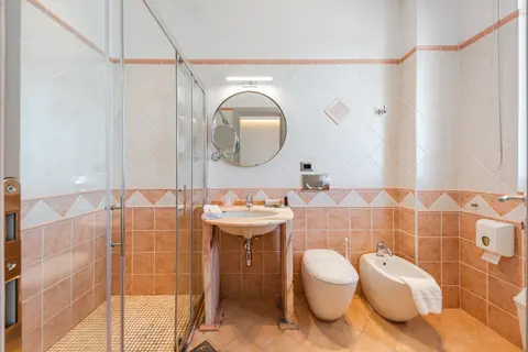 Aragosta Restaurand-Hotel in Durres — foto 25