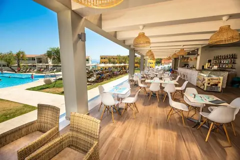 Aparthotel Robolla Beach in Ρόδα — foto 9