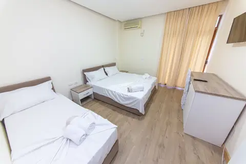 Esal Hotel in Durres — foto 8