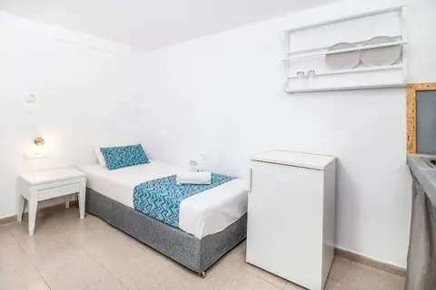 Tinas Plus Hotel in Φαληράκι — foto 7