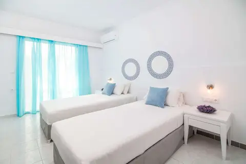 Tinas Plus Hotel in Φαληράκι — foto 5