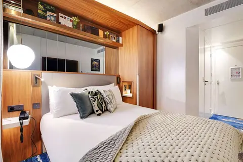 Card Hotel in Parijs, foto 12