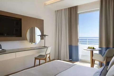 Mediterranean Beach Hotel in Limassol — foto 29