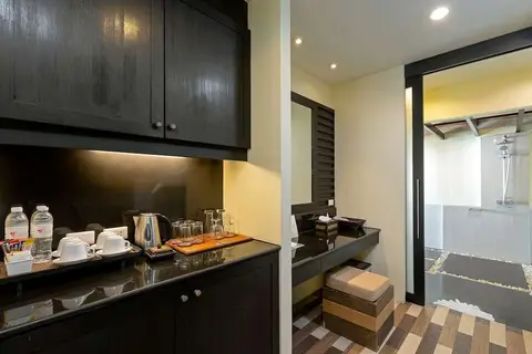 Secret Cliff Resort Phuket in Karon, foto 7