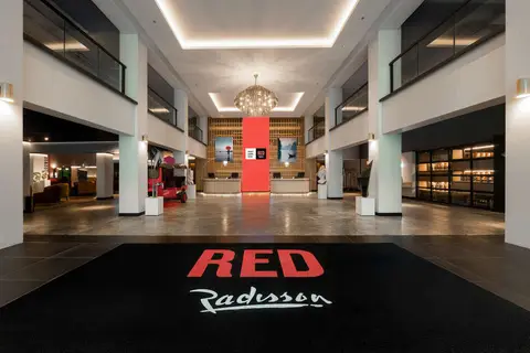 Radisson RED Phuket Patong Beach in Patong Beach, Kathu — foto 9