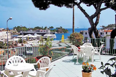 Hotel Villa Ciccio in Ischia — foto 9