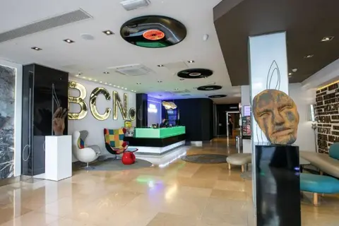 Evenia Rocafort in Barcelona — foto 13