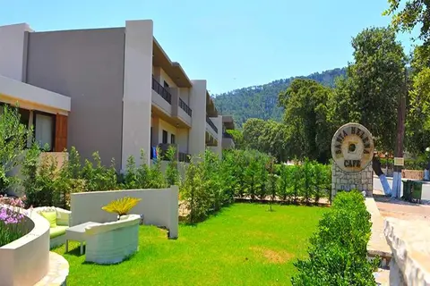 Santa Helena in Ιαλυσός — foto 24