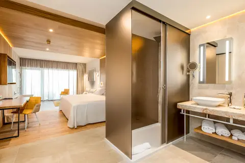 Fly & Go Higueron Hotel Malaga, Curio Collection by Hilton in Fuengirola — foto 18