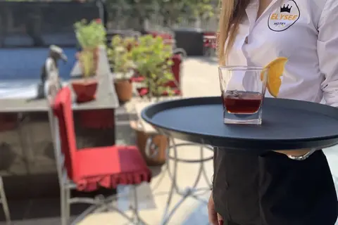 Elyse in Tirana — foto 16