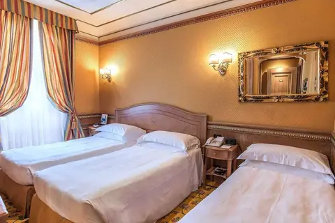 River Palace in Rome, foto 2