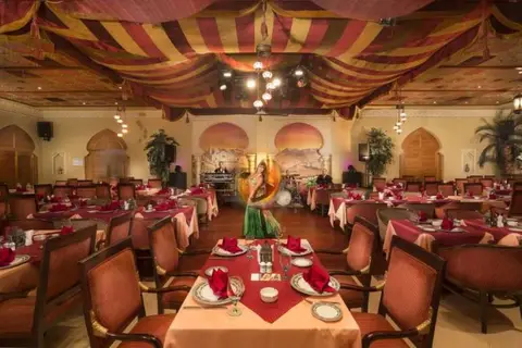 Corniche Hotel Abu Dhabi in الدَّانَةْ — foto 8