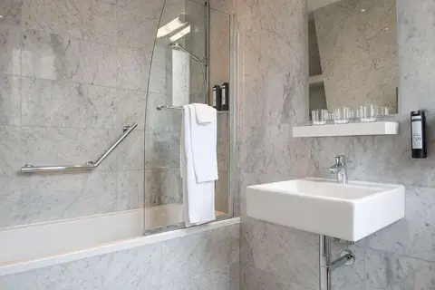 Hotel de la Porte Doree in Parijs — foto 13