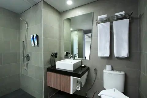 Berry Biz Hotel Sunset Road in Kuta — foto 15