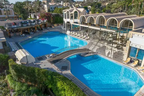 JAZ Pyramids Resort in كفرة نصار — foto 18