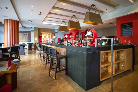 Amwaj Rotana in JB Gastropub — foto 37
