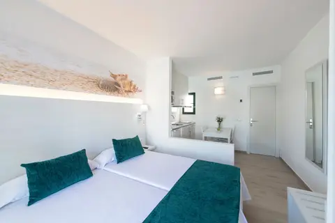 THB Flora in Puerto del Carmen — foto 21