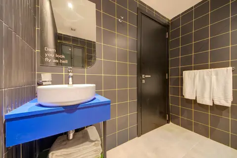 IKYK Hotel in San Ġiljan — foto 24