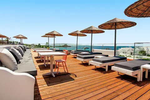The George Hotel in Πλατύς Γιαλός — foto 10