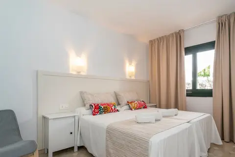 Hotel Apartamentos Beach Club Menorca in Es Mercadal — foto 2