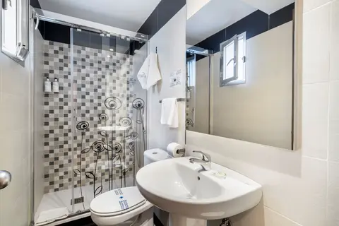 Hostal Ballesta in Madrid — foto 14